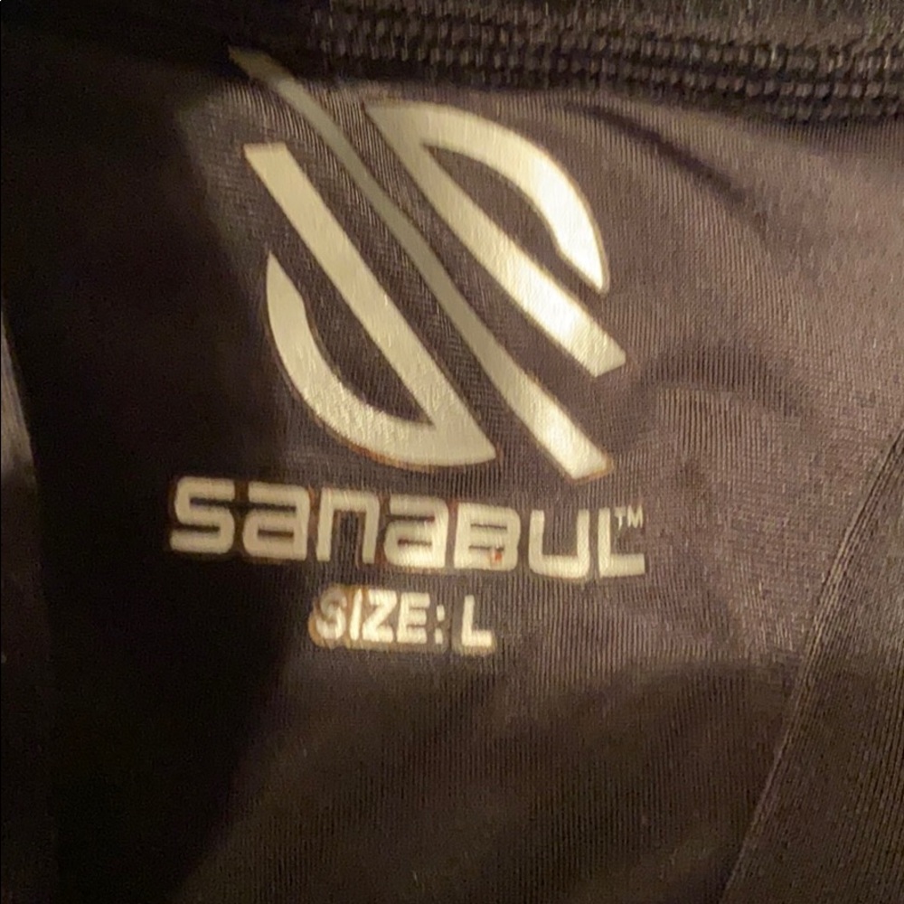 NWT Rashguard - Picture 3 of 4